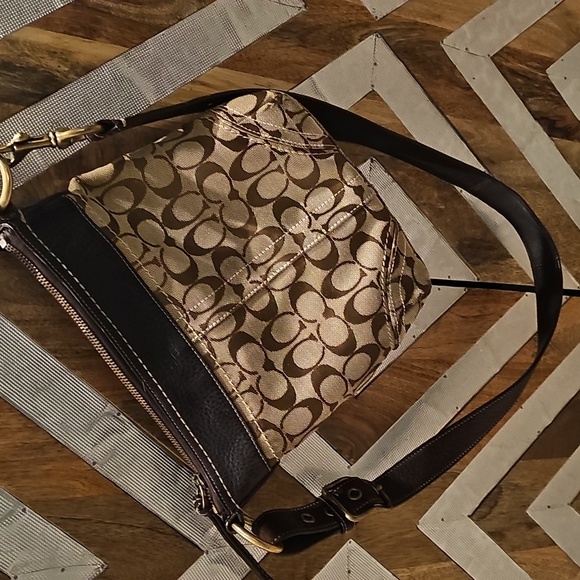 Coach Soho Crossbody 2006 10402 - Picture 4 of 13